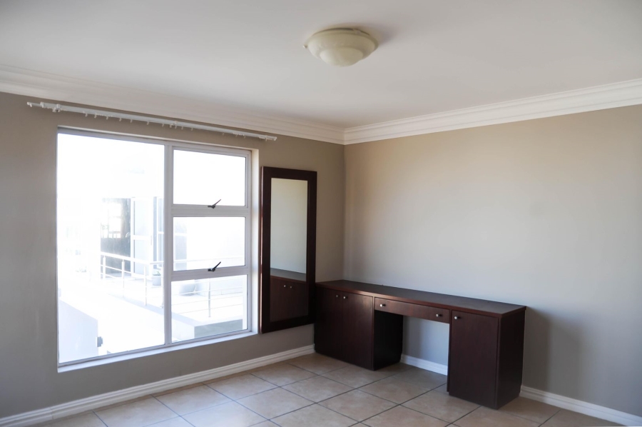 To Let 4 Bedroom Property for Rent in Calypso Beach Western Cape
